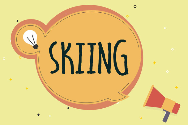 Handgeschreven tekst schrijven skiën. Begrip betekenis actie van reizen over sneeuw Ski's vooral als sport of recreatie - Foto, afbeelding