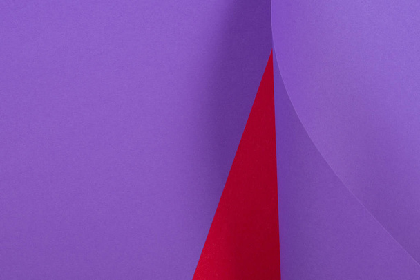 Fundo colorido abstrato. Papel vermelho violeta de cor roxa em formas geométricas - Foto, Imagem