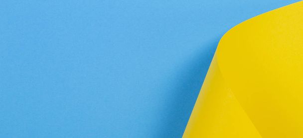 Fundo colorido abstrato. Papel de cor azul amarelo em formas geométricas
 - Foto, Imagem