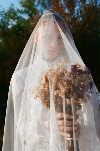 Beautiful bride in a white wedding costume. field, corn white woman boquet veil - Zdjęcie, obraz