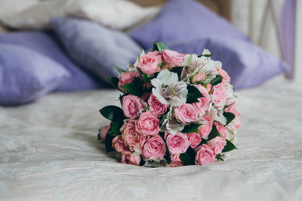 Beautiful bouquet of roses in the interior. Wedding accessories. - 写真・画像