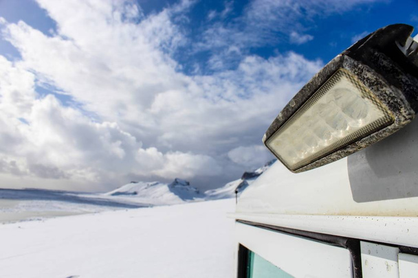 Icleand altın daire Langjokull Glacier dağın tepesinde kar kaplı. - Fotoğraf, Görsel