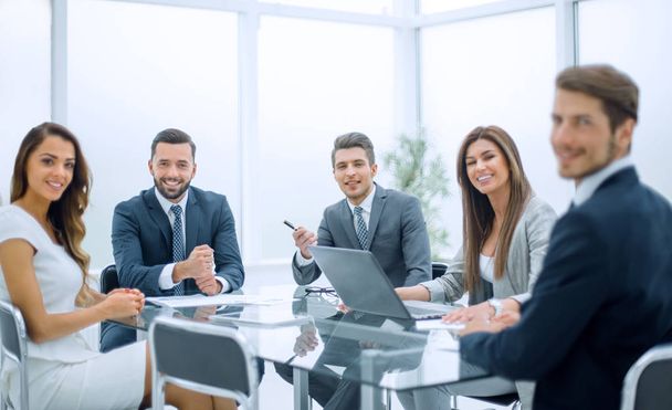 group of business people sitting at a table in the office - Foto, imagen