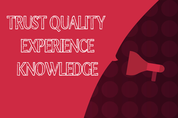 Sanojen kirjoittaminen teksti Trust Quality Experience Knowledge. Liiketoimintakonsepti asiakkaan laadukasta palvelua ja tyytyväisyyttä
 - Valokuva, kuva