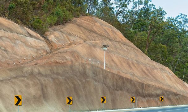 Muro de contención de hormigón para evitar que el suelo se escape y colapse en una carretera en Queensland Australia
 - Foto, Imagen