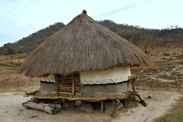 καλύβα του οι φτωχοί ντόπιοι, Μοζαμβίκη - Φωτογραφία, εικόνα