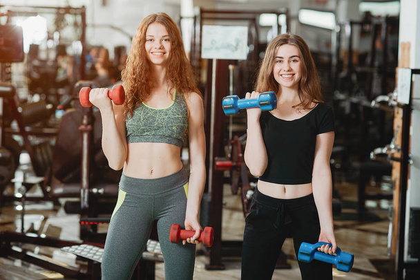 girls in a gym - Valokuva, kuva