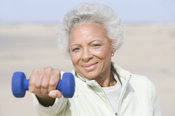 Senior Woman Exercising With Dumbbells - Valokuva, kuva