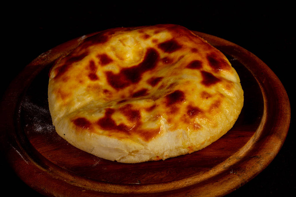 Hachapuri traditionnel géorgien au fromage
 - Photo, image
