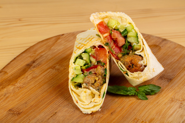 Shawarma falafel és zöldségekkel - Fotó, kép