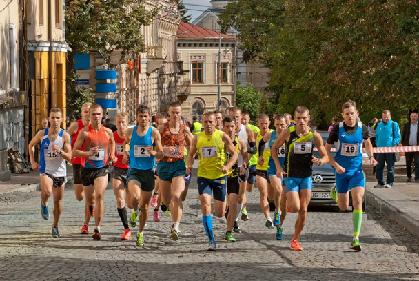 CHERNIVTSI, UKRAINE - SEPTEMBER 30 :athletes participating in Championship of Ukraine on a 1 mile run, charity fun run on September 30, 2018 in Chernivtsi, Ukraine. - Foto, Bild