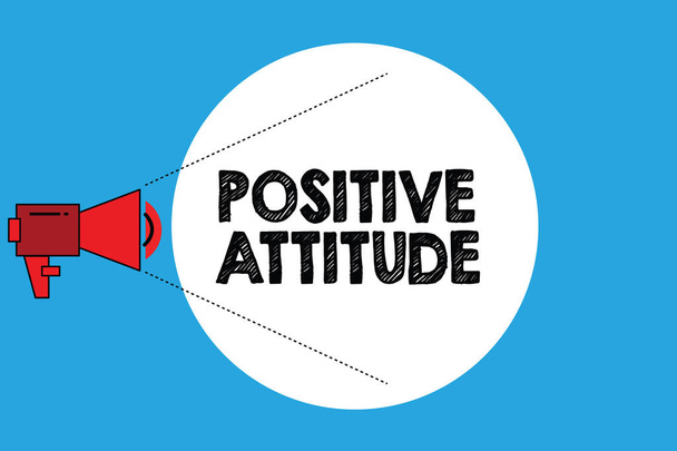 Escribiendo una nota que muestra actitud positiva. Exhibición de fotos de negocios Ser optimista en la vida Buscando cosas buenas
 - Foto, imagen