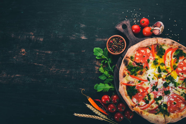 Pizza with vegetables and poached egg. Italian cuisine. On a wooden background. Free space for text. Top view. - Foto, Bild