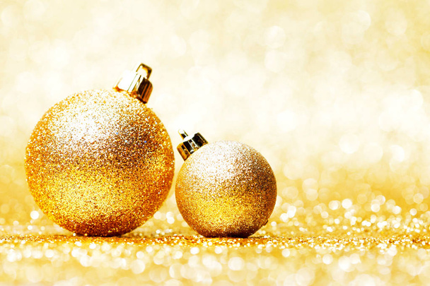 Beautiful Glitter christmas balls close-up on shining background - Foto, Bild