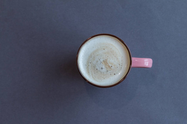 tazza di caffè su sfondo grigio
 - Foto, immagini