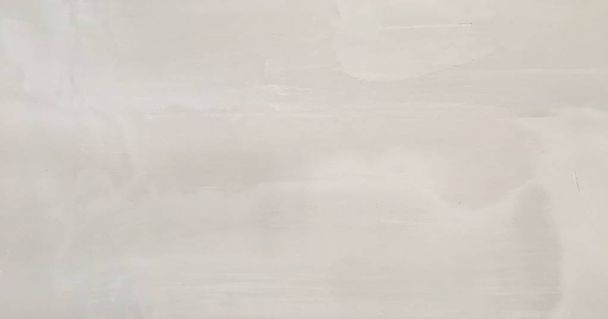 Fehér mosott festett texturált elvont háttér ecsetvonásokkal fehér és fekete árnyalatú. Absztrakt festészet művészeti hátterek. Kézzel festett textúra - Fotó, kép