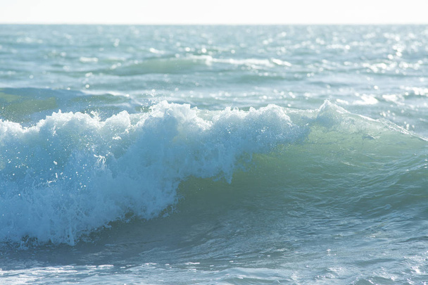 mar Mediterráneo olas rompiendo fondo, agua verde
 - Foto, imagen