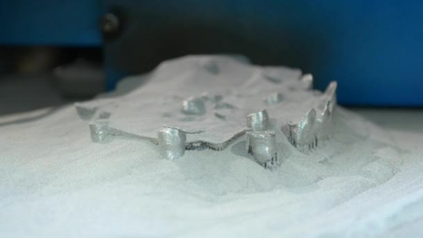 3D-tulostin tulostaa metallia. Lasersintrauskoneet metallia varten. - Materiaali, video