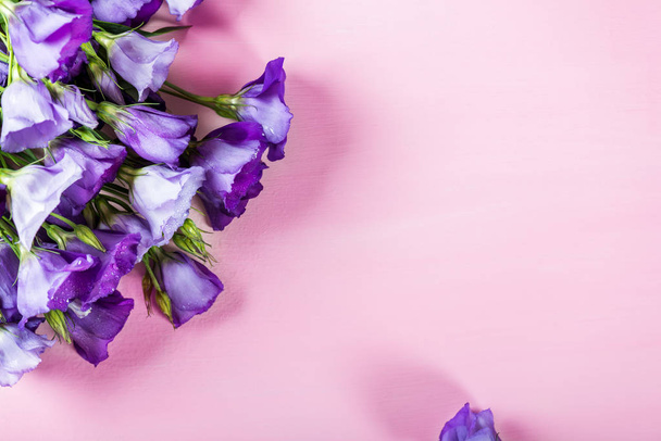 Belo buquê de flores de Eustoma roxo, Lisianthus
, - Foto, Imagem