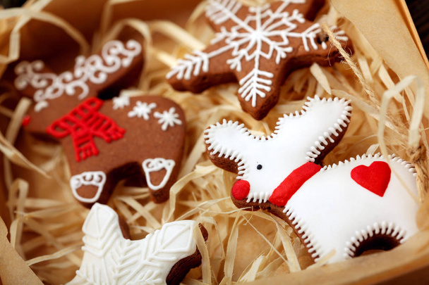 Christmas homemade gingerbread cookies deer with star in box.Closeup - Фото, зображення