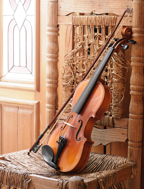 Скрипка вигляд спереду обрізаний
 - Фото, зображення