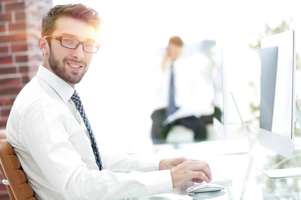 successful businessman on blurred background office - Fotografie, Obrázek