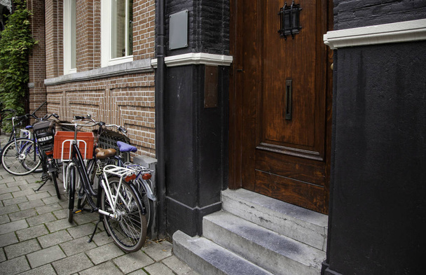 Aleja Amsterdam, holenderska ulica miejska, turystyka w Europie - Zdjęcie, obraz