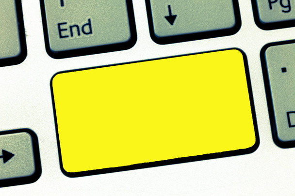 Дизайн бизнес-концепция Пустой шаблон скопировать текст пространства для сайта объявления изолированные клавиши Клавиатура Намерение создать компьютерное сообщение, нажав кнопку идея
 - Фото, изображение