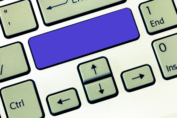 Дизайн бізнес концепції Порожній шаблон копіювання тексту простору для веб-сайту оголошення ізольовані клавіатури Намір створити комп'ютерне повідомлення, натиснувши ідею клавіатури
 - Фото, зображення