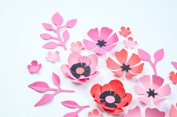 Flower and leaf of pink and black color made of paper. Handwork, favorite hobby. White background. - Foto, Bild