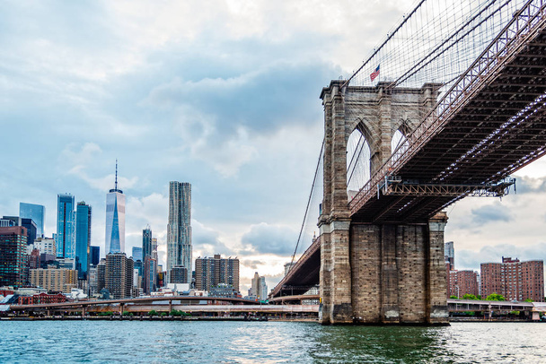 A Downtown Brooklyn-híd és a New York-i Skyline - Fotó, kép