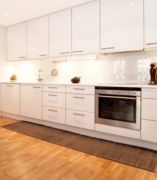 moderne Küche mit Kopierraum im Hintergrund - Foto, Bild