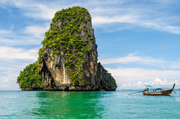 Wyspa z łodzi w Krabi, Tajlandia - Zdjęcie, obraz