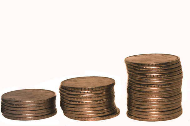 Zásobníku mincí indická Rupie izolovaných na bílém pozadí - Fotografie, Obrázek