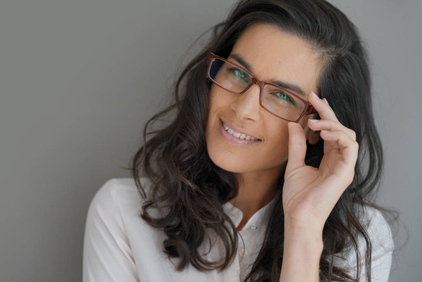 Portrait of attractive brunette woman with eyeglasses, isolated - Foto, afbeelding