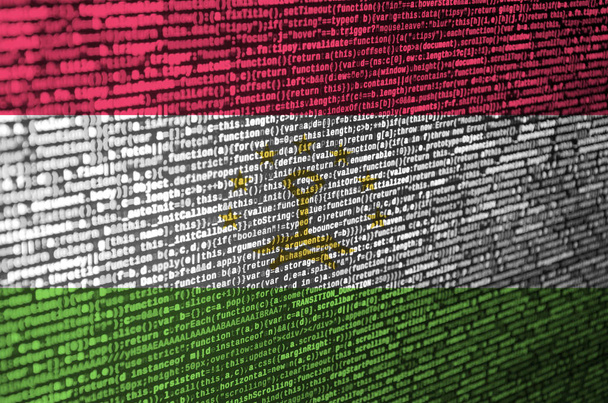 Флаг Таджикистана изображен на экране с программным кодом. Концепция современных технологий и разработка сайта
. - Фото, изображение