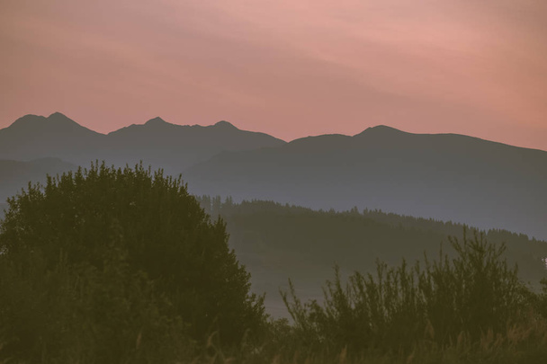 ηλιοβασίλεμα στα βουνά Τάτρα, Σλοβακία - Φωτογραφία, εικόνα