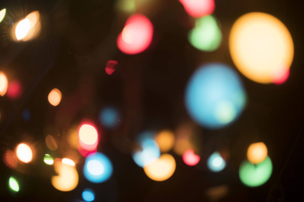 belles lumières colorées de Noël bokeh sur fond noir
 - Photo, image