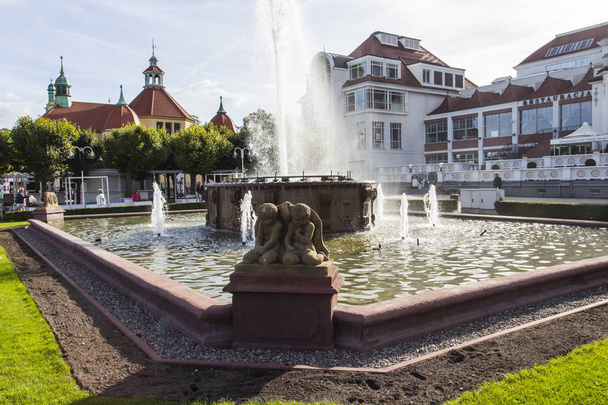 Brunnen auf dem zentralen Platz von Sopot. Polen - Foto, Bild