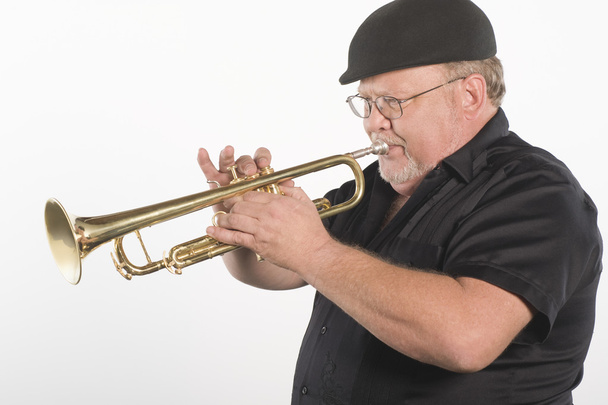 Man Blowing Trumpet - Valokuva, kuva