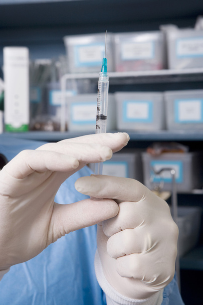 Doctor Preparing Syringe - Foto, Imagem