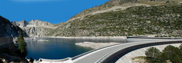 vue sur le barrage de Cap de Long, Pyrénées françaises
 - Photo, image