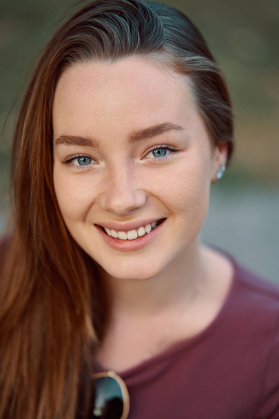 Smiling young woman closeup portrait outdoors - Foto, Imagem