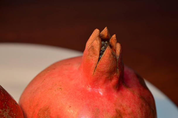 Granatapfel ist eine nützliche Frucht. ein schönes und natürliches Bild  - Foto, Bild