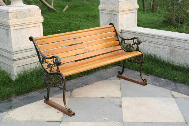 houten stoel in het park - Foto, afbeelding