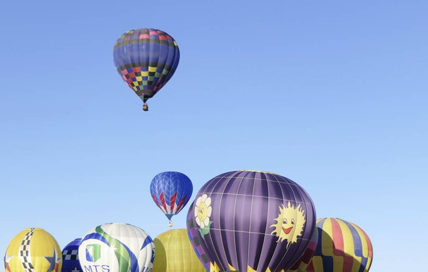 Värikäs kuumailmapalloja kelluva Albuquerque ilmapallo Festival
 - Valokuva, kuva
