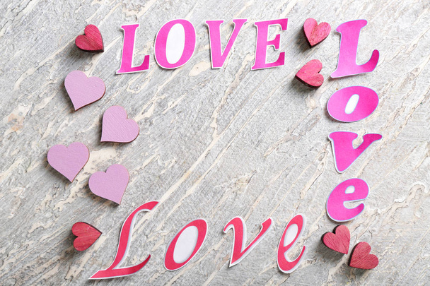 Açık renkli renkli kalpler sevgiyle kelimeler - Fotoğraf, Görsel