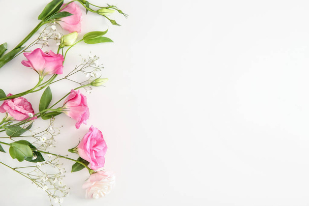 gyönyörű virágok fehér háttér - Fotó, kép