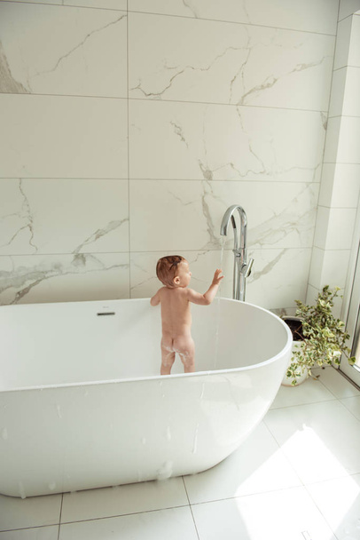 Happy little boy in bathroom - Fotoğraf, Görsel