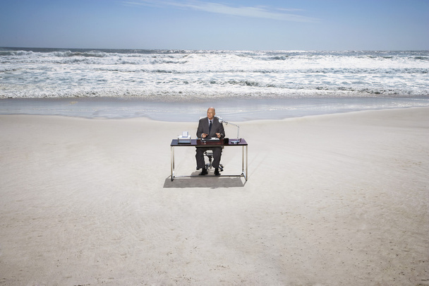 Businessman Working On Beach - Foto, Imagem